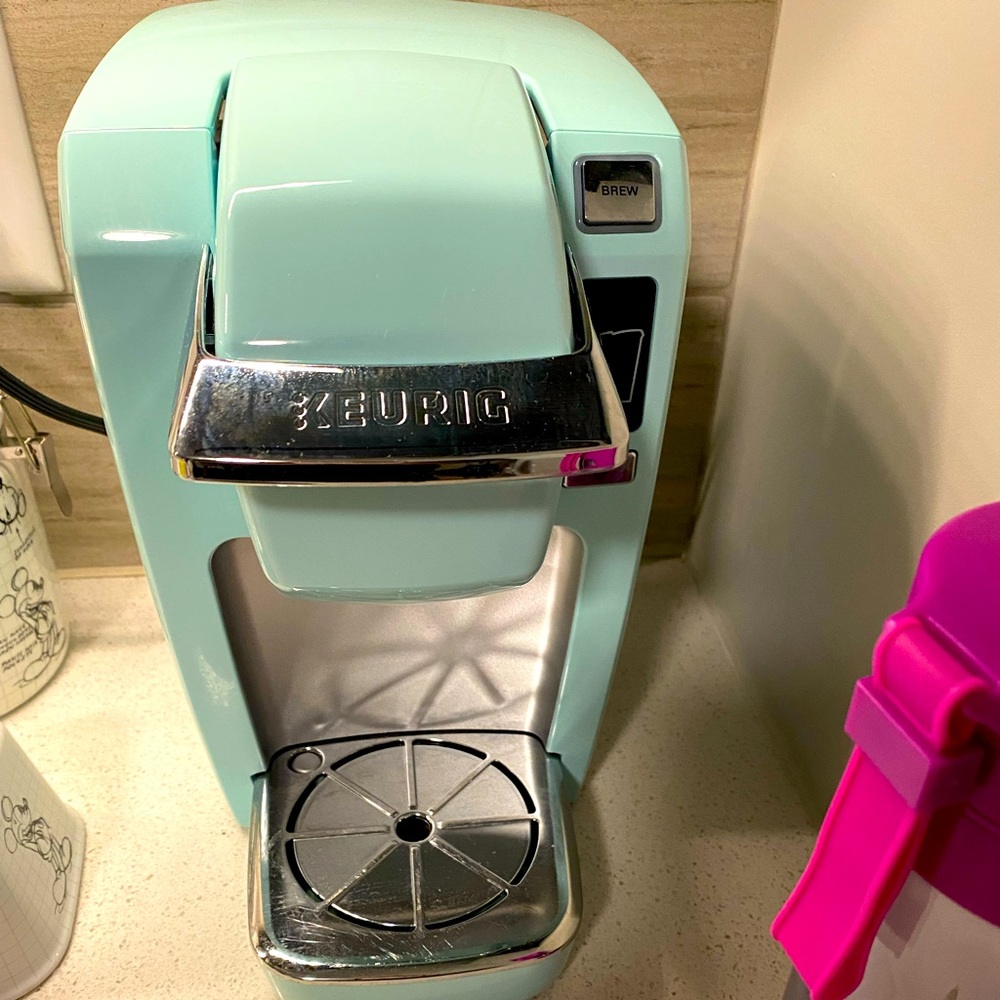 Keurig K15 Coffee Maker, Single Serve K-Cup Pod Coffee Brewer, 6 to 10 Oz